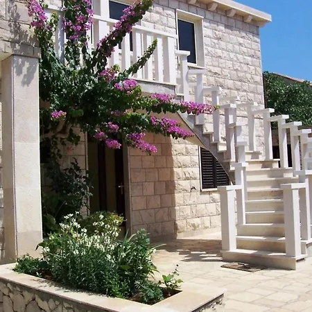 Apartment In With Terrace, Air Conditioning, Wifi 4991-1 Povlja (Brac)