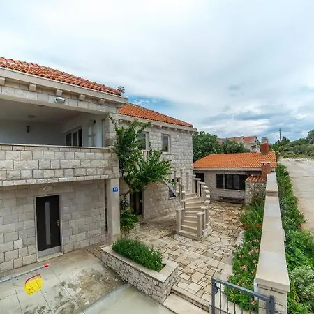 In With Terrace, Air Conditioning, Wifi 4991-1 Apartment Povlja (Brac)